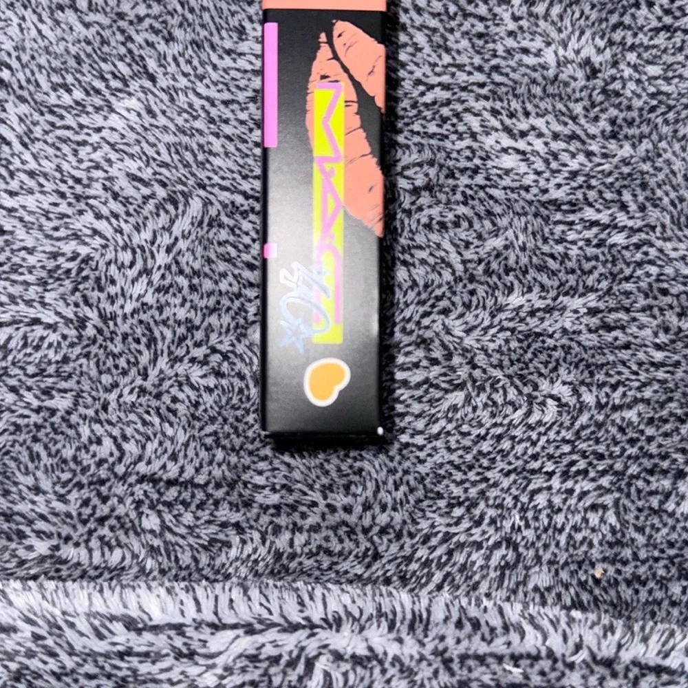 MAC limited edition 40 years of mac lipstick - Fleshpot - Picture 4 of 7